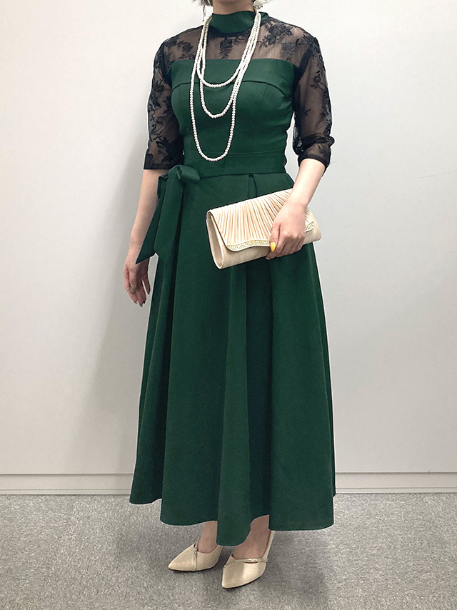 身長150cm骨格ウェーブのスタッフがrt-mds14(グリーン)を着用したフロント画像