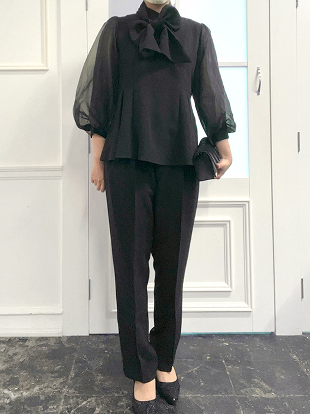 身長159cm骨格ストレートのスタッフがrt-pts88636(ブラック)を着用したフロント画像