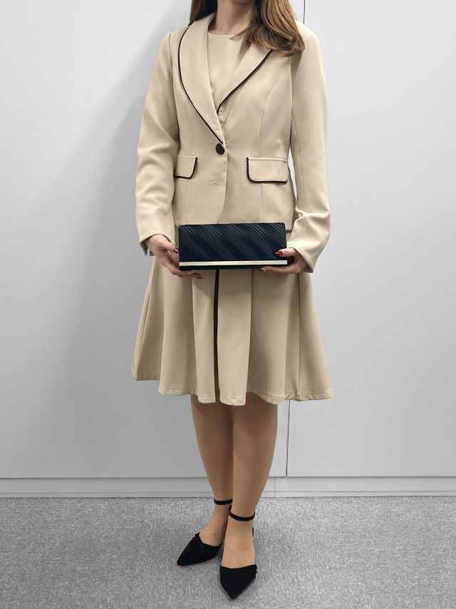 身長159cm骨格ウェーブのスタッフがrt-st88173(アイボリー)を着用したフロント画像