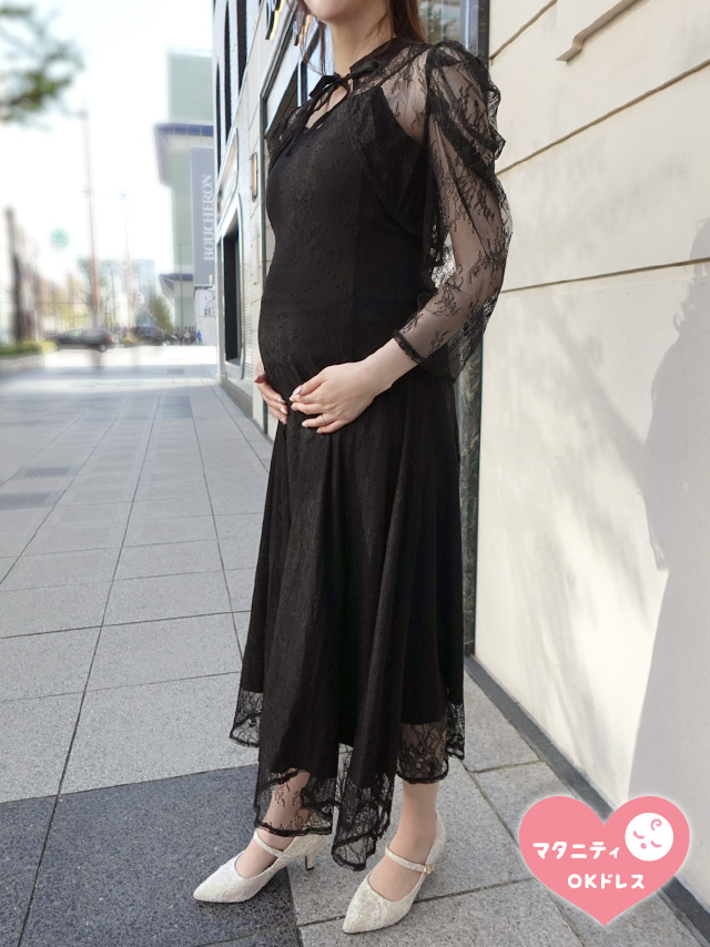 167cm妊婦スタッフsakuraが着用するパフスリーブ総レースボレロマーメイドシルエット2ピースキャミワンピースドレス(ブラック)のフロント画像