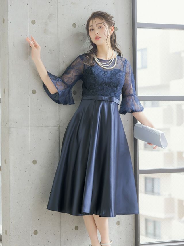 SALE] 花柄刺繍半袖レースベルスリーブサテンフレアスカートパーティー