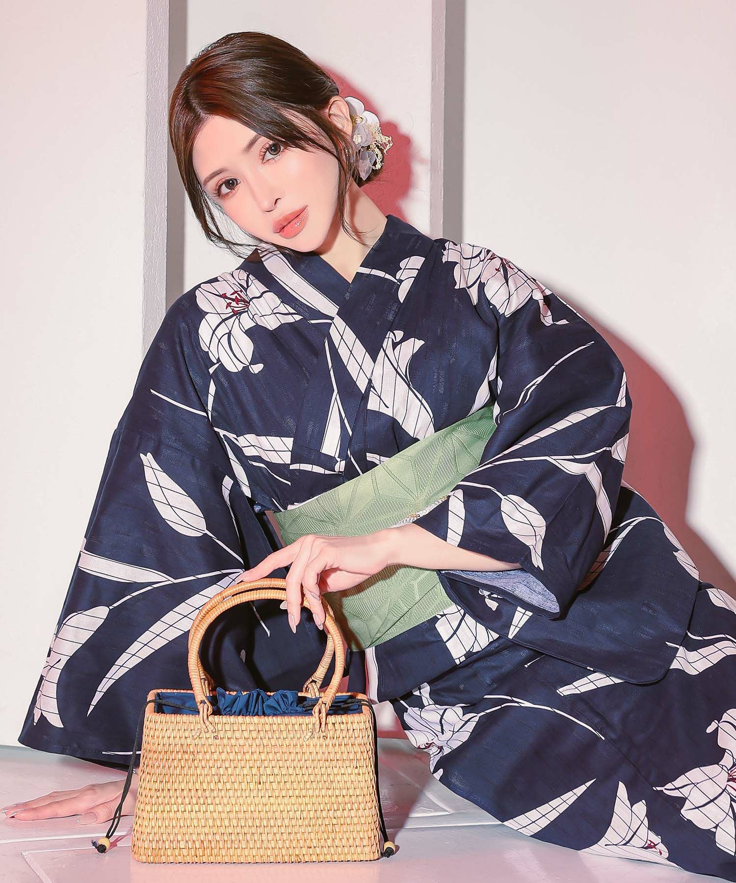 紺地に美しい白百合 大人の3点セットレディース浴衣(浴衣+平帯or作り帯