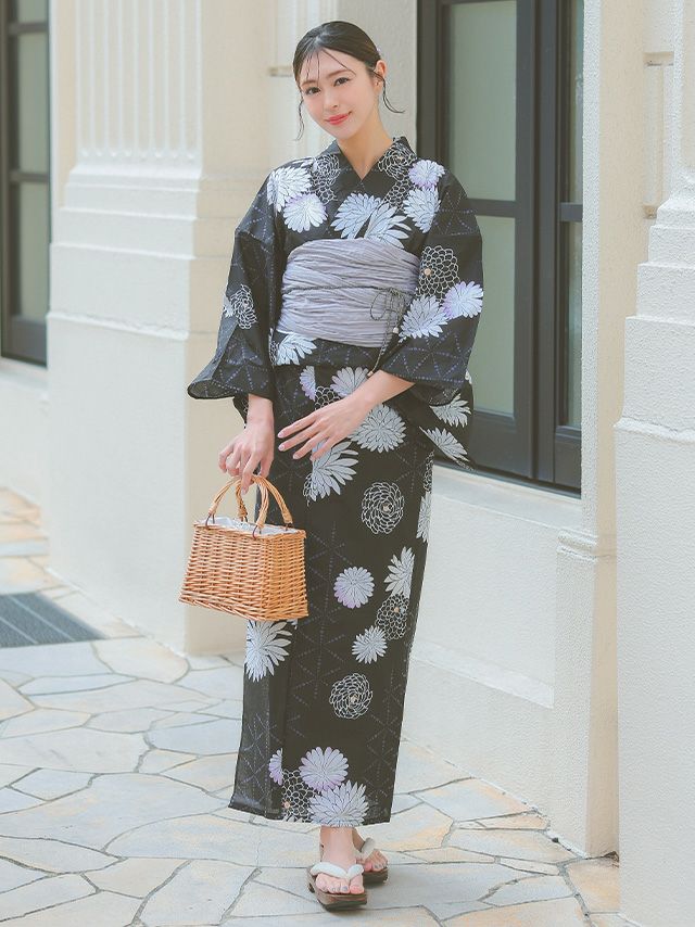 SALE] 気品漂う菊模様大人レトロな黒浴衣2点セット (浴衣+兵児帯