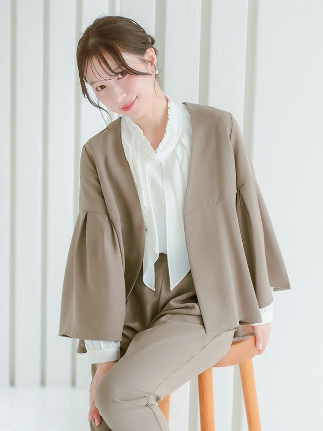 フレアスリーブノーカラージャケット×テーパードパンツ 2点