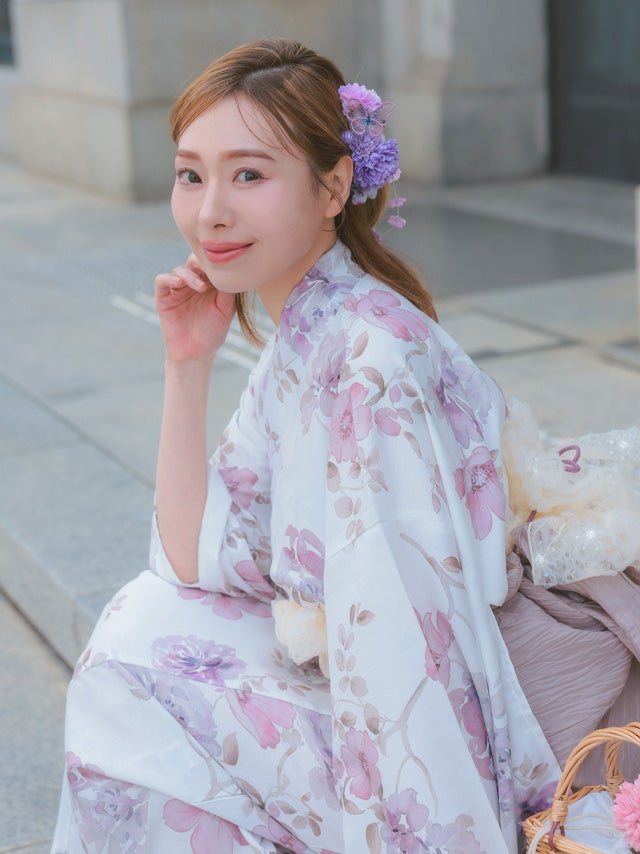 SALE] 白地にピンク水彩タッチ花柄ガーリー2wayワンピース浴衣3点