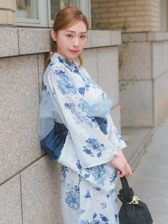 SUPER SALE] 白地に水彩ブルー花柄フェミニン2wayワンピース浴衣3点