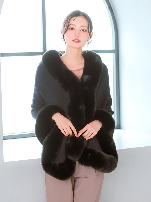 9402. 【極美品】Rady フェイクファー ニット ポンチョ フルジップ フロントフック付きフェイクファーニットポンチョ(フリーサイズ